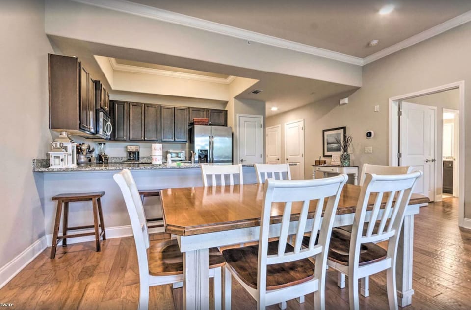 Dining Room Table With Seating For Six