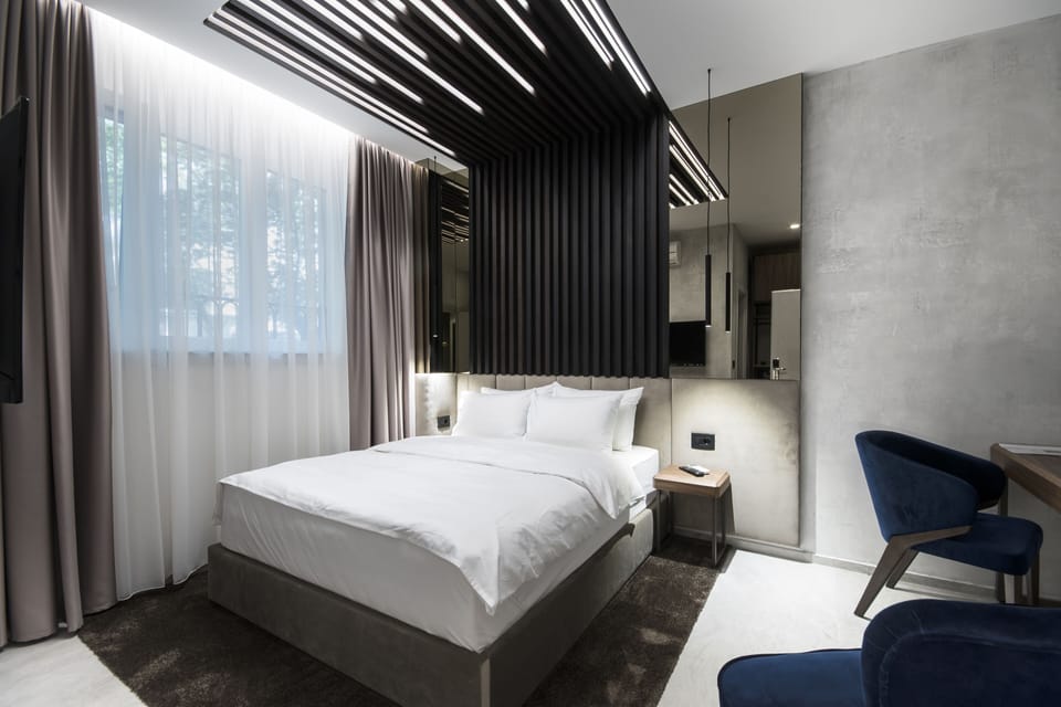 Double Room, 1 Queen Bed | Premium bedding, minibar, in-room safe, soundproofing