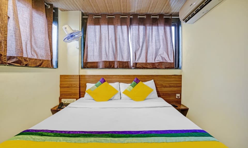 Memory foam beds, desk, bed sheets