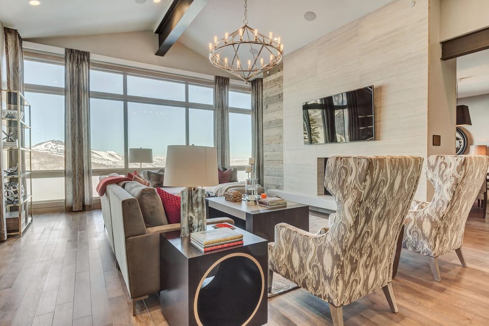 Suite, 3 Bedrooms | Living area | Fireplace