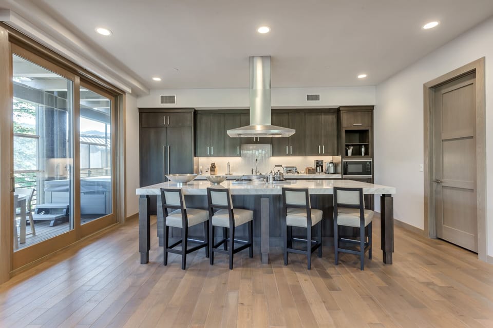 Suite, 3 Bedrooms | Private kitchen