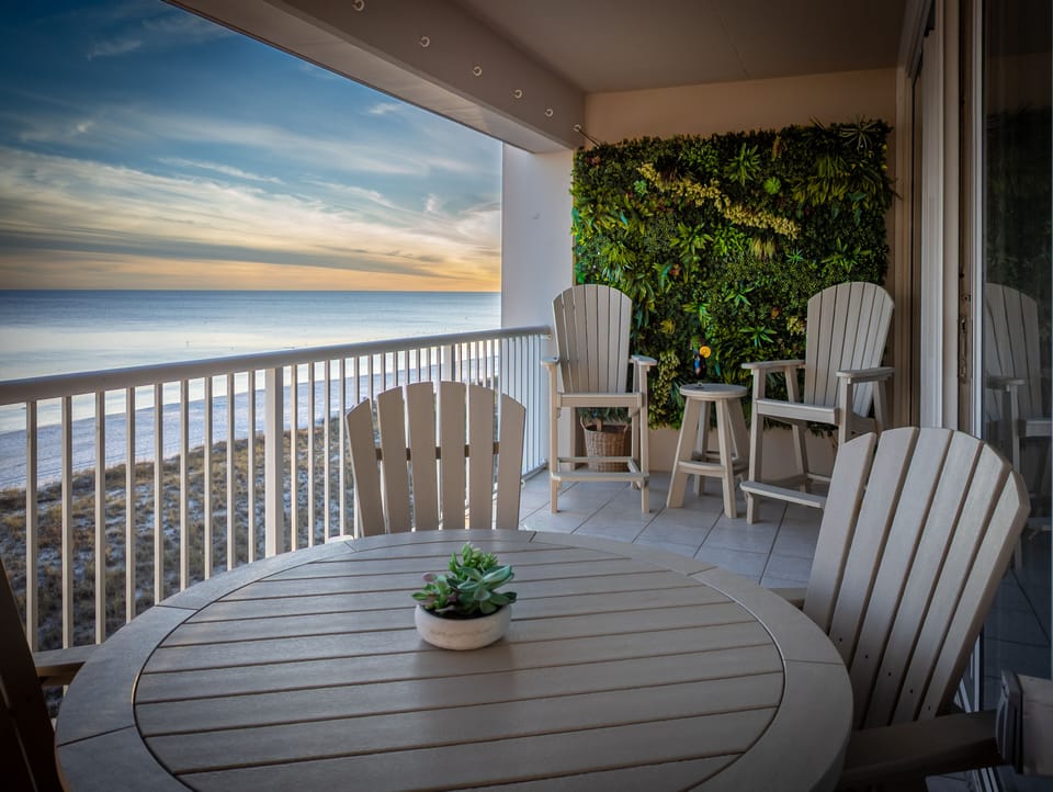 The balcony is absolutely perfect and private! 
