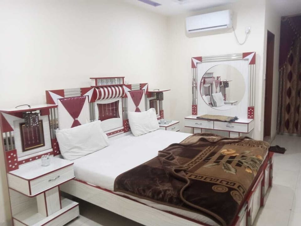 Double Room | Laptop workspace, free WiFi