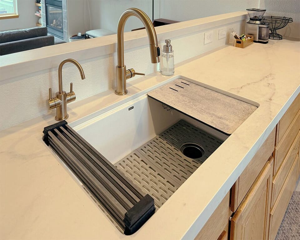 Workstation sink w/cutting board & drying rack. Filtered cold water/instant hot.