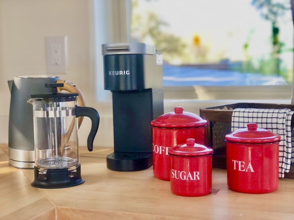 3 Coffee options: Keurig, French press, Mr. Coffee drip & Hot water kettle