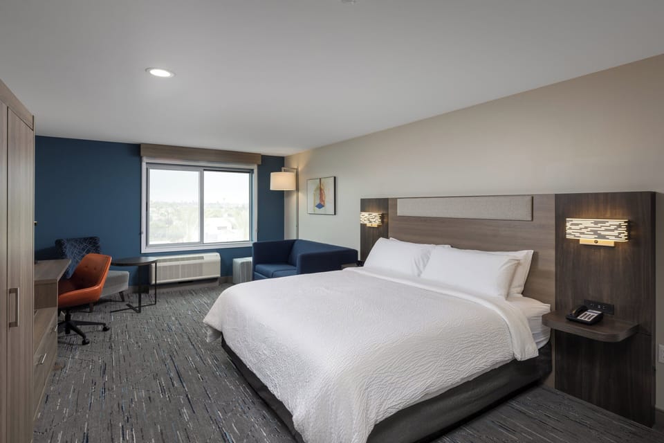 In-room safe, desk, soundproofing, iron/ironing board
