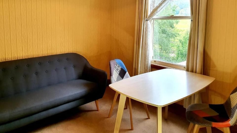 McKenzie | Living room | Video library