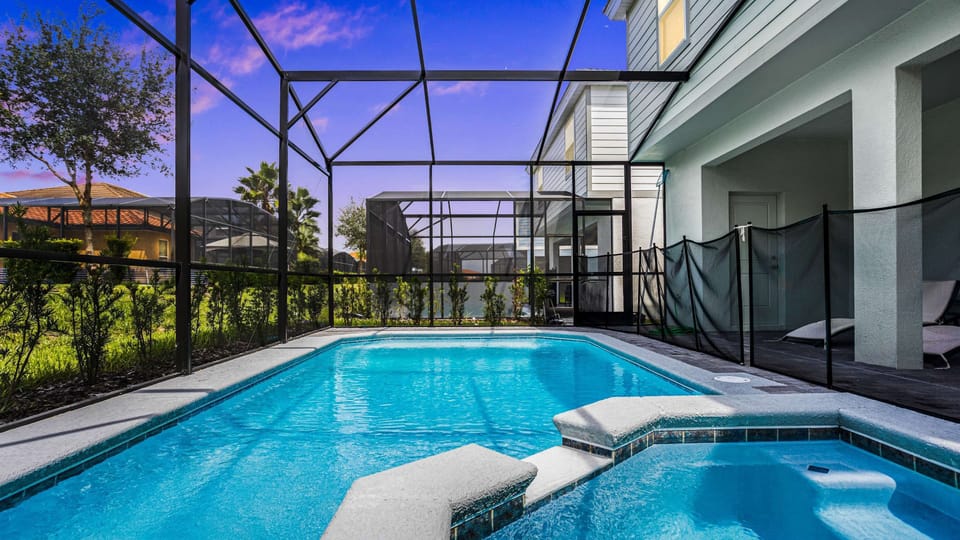 You'll have the screened in spa and pool all to yourself