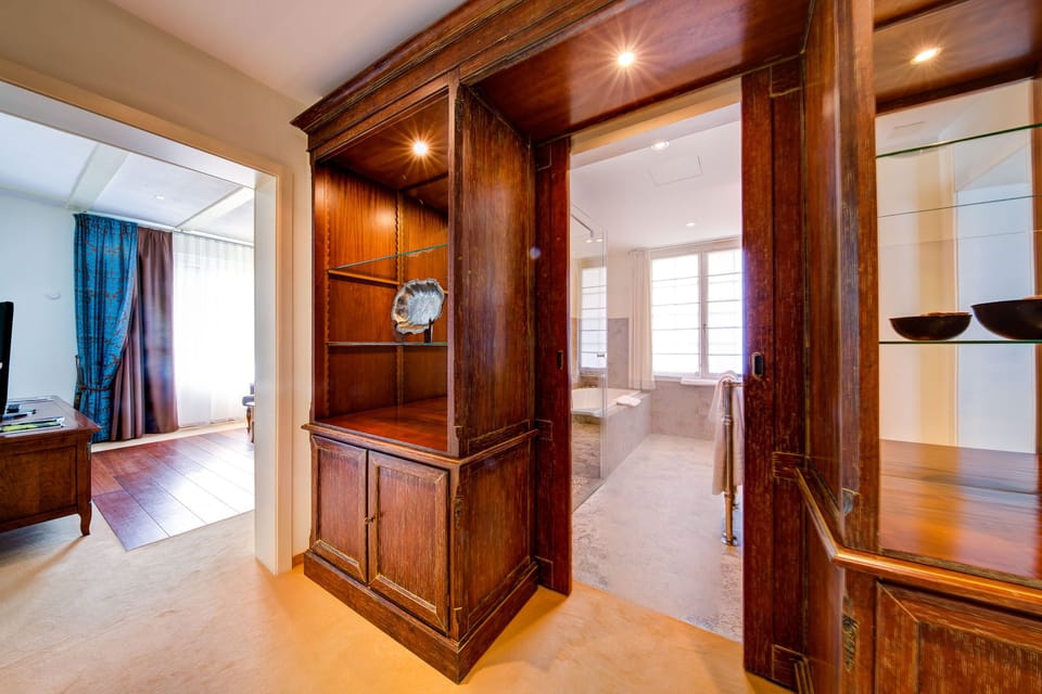 Suite, Balcony, Valley View | Premium bedding, down comforters, individually decorated