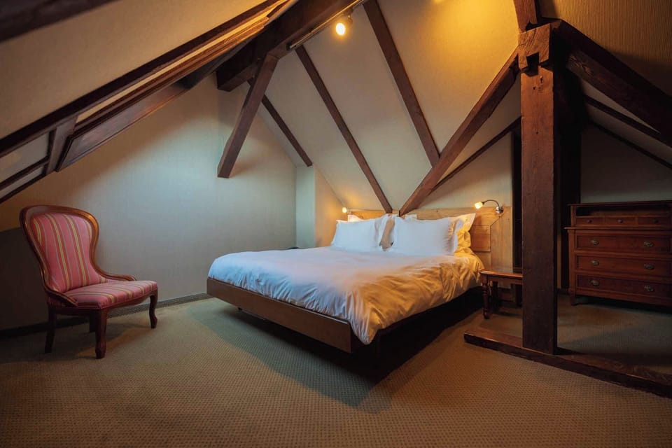 Junior Double Room, 1 King Bed, Non Smoking, Garden View | Premium bedding, down comforters, individually decorated