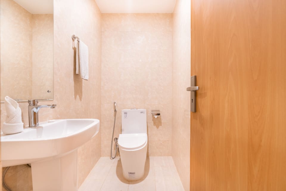 Luxury Room | Premium bedding, desk, soundproofing, free WiFi
