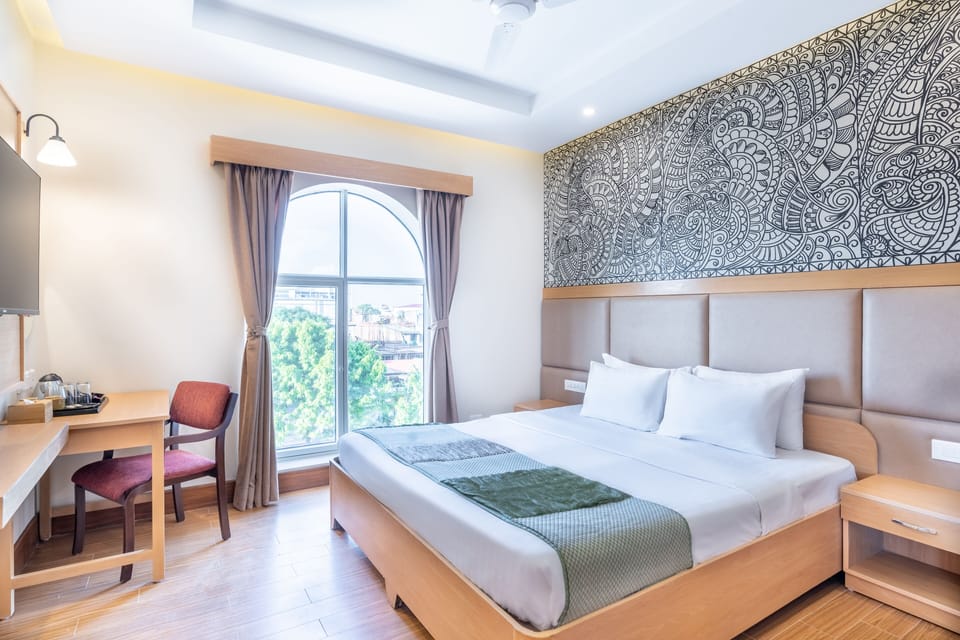 Luxury Room | Premium bedding, desk, soundproofing, free WiFi