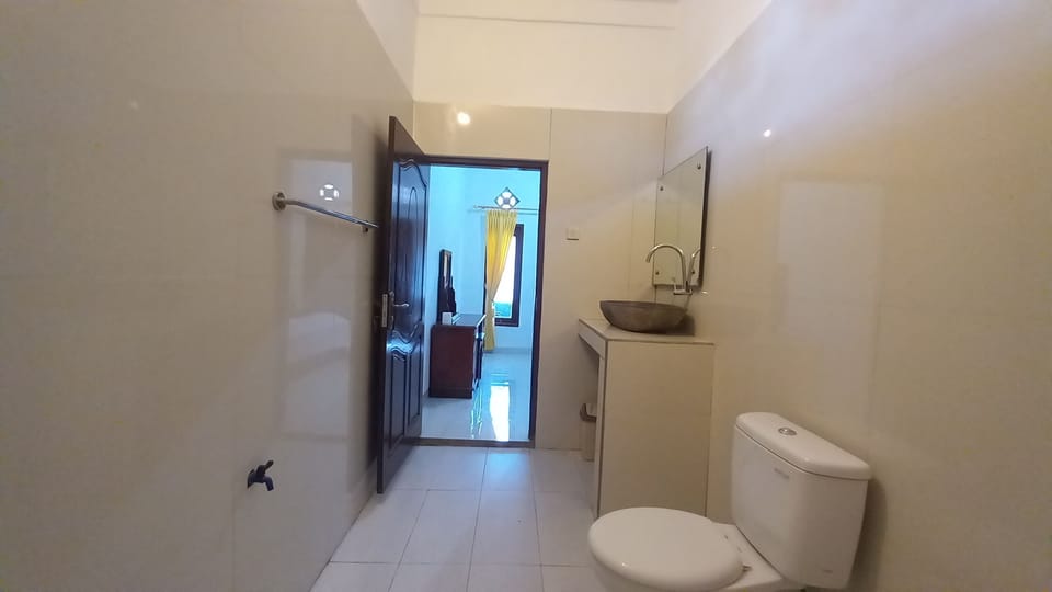 Superior Double Room | Bathroom | Shower, rainfall showerhead, free toiletries, bidet