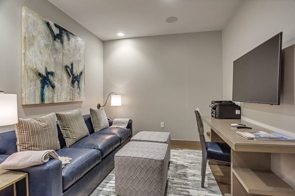 Living Room, Room, Indoors, Furniture, Couch