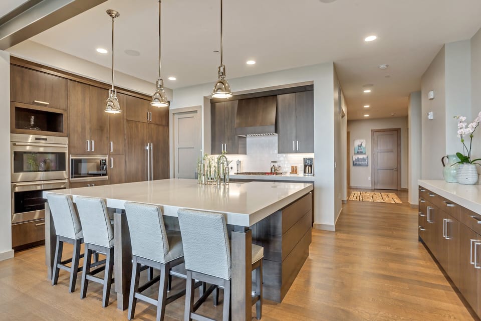 Flooring, Hardwood, Floor, Indoors, Room