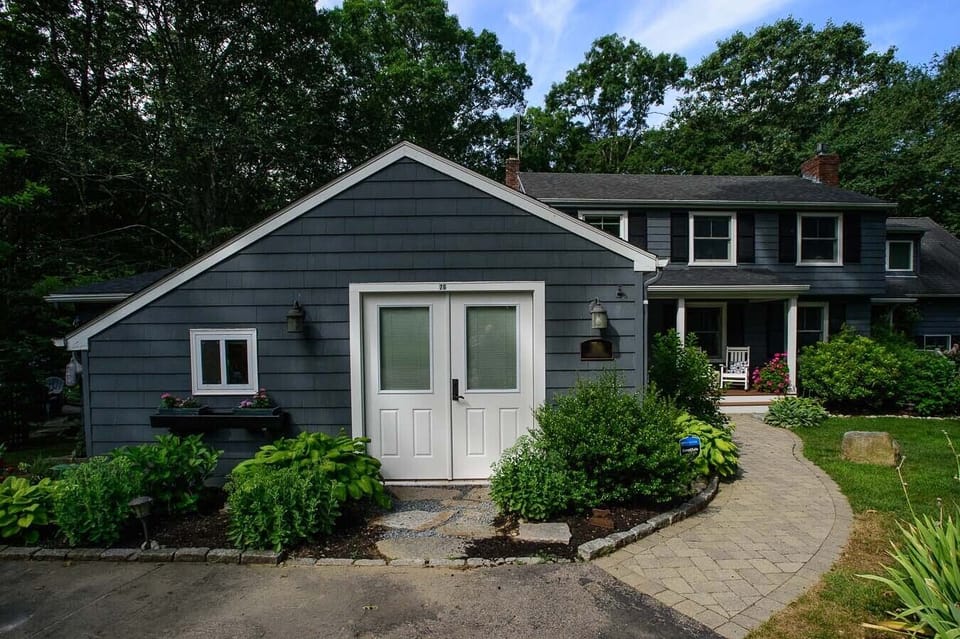 Semi-attached apartment, private entrance with keypad entry