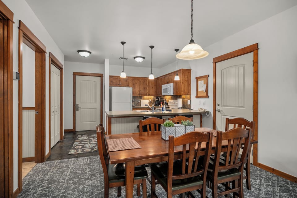 Spacious dining area with full kitchen and seating for six