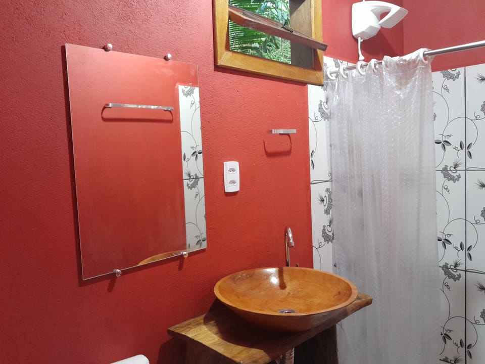 Basic Chalet | Bathroom | Free toiletries, towels, soap, shampoo