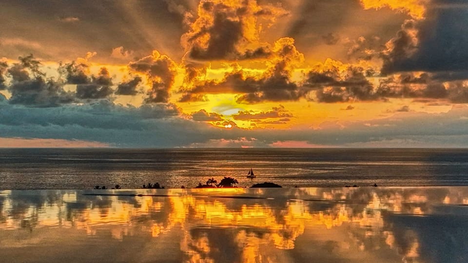 Sailboat capture beyond the pool, on the ocean!