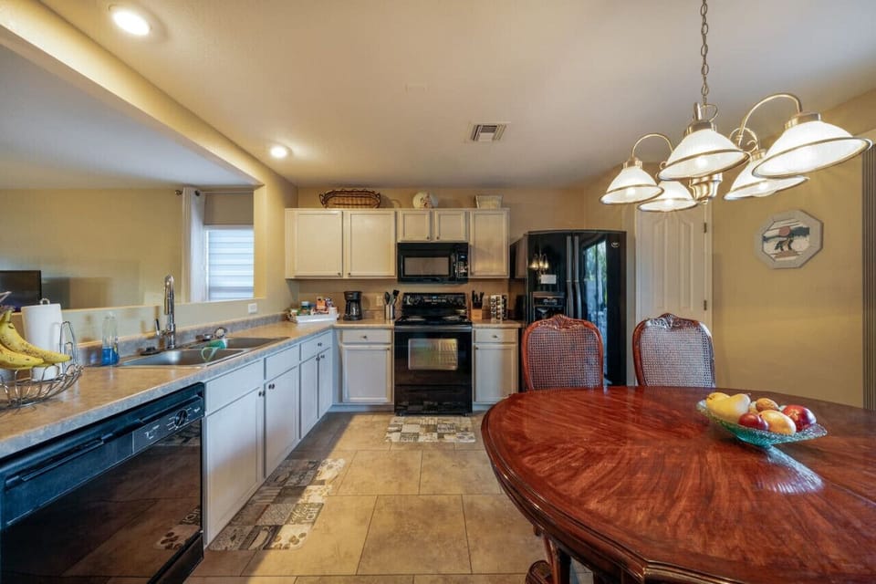 Updated, well-appointed kitchen with all major appliances, including dishwasher