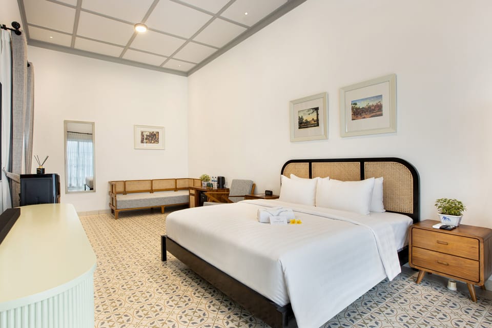 Room (Suite) | Frette Italian sheets, premium bedding, Select Comfort beds, desk