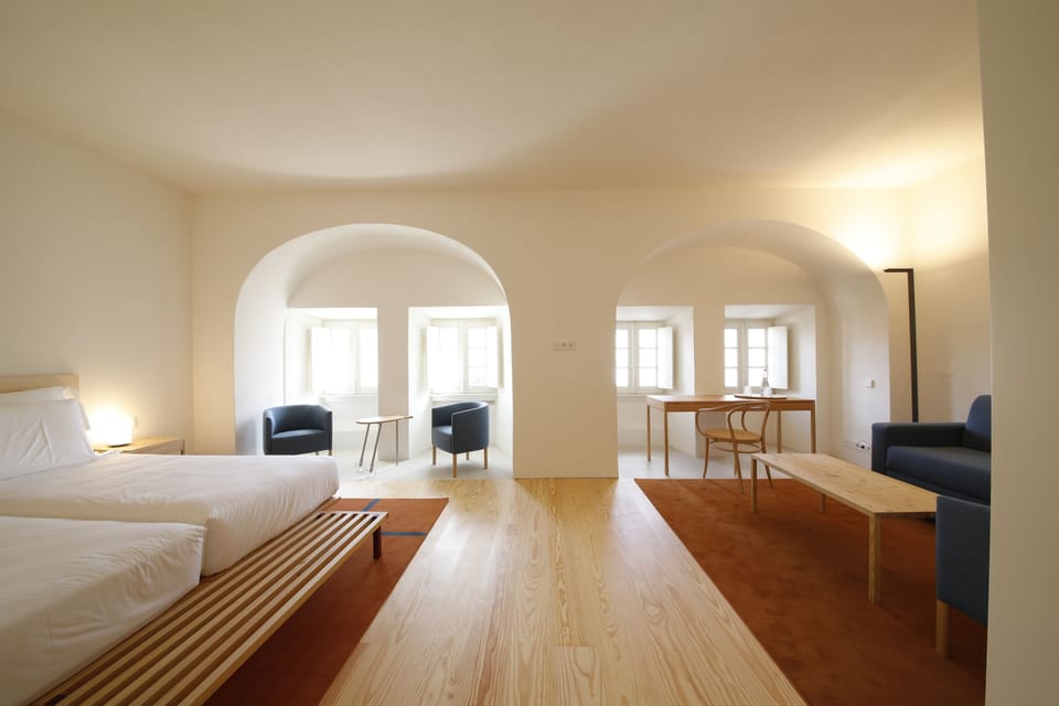 Minibar, in-room safe, soundproofing, free WiFi