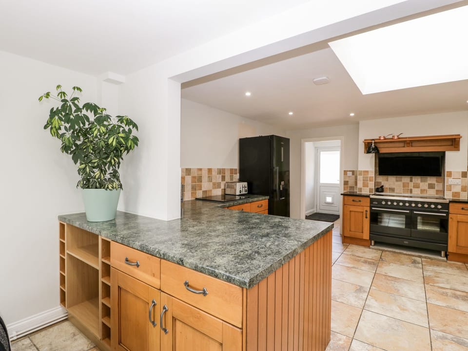 Fridge, dishwasher, electric kettle, toaster