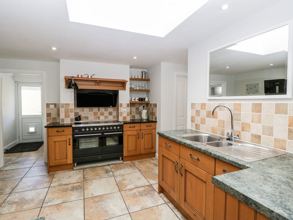 Fridge, dishwasher, electric kettle, toaster