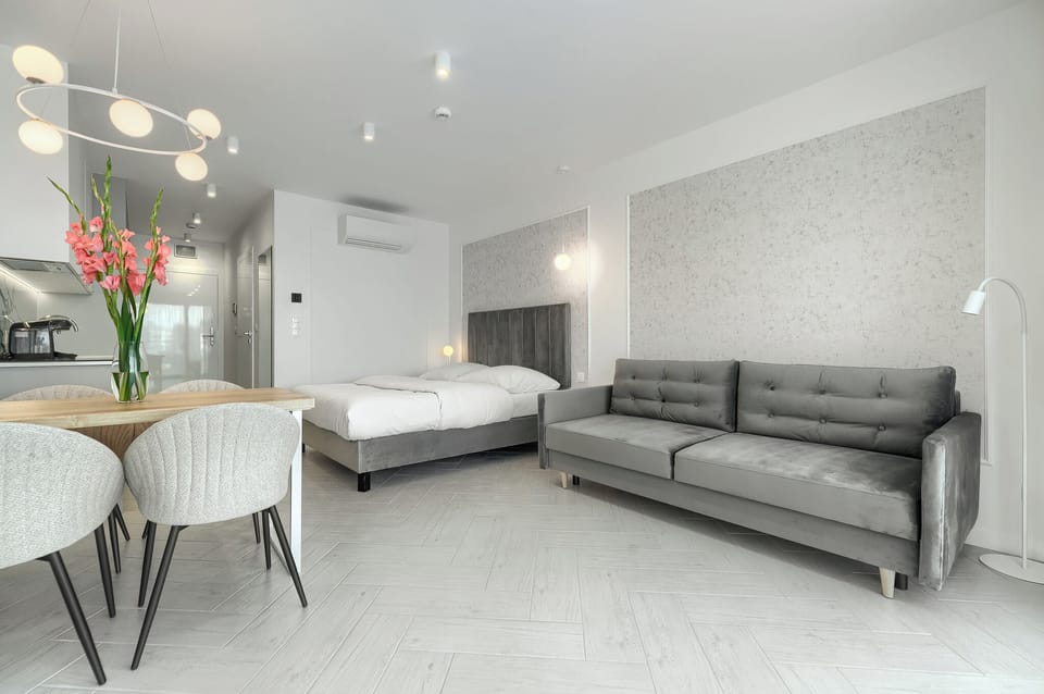 Deluxe Studio | WiFi (free), bed sheets