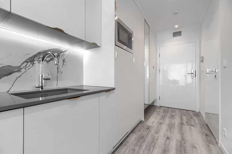 Deluxe Studio | Private kitchen | Fridge, stovetop, dishwasher, electric kettle