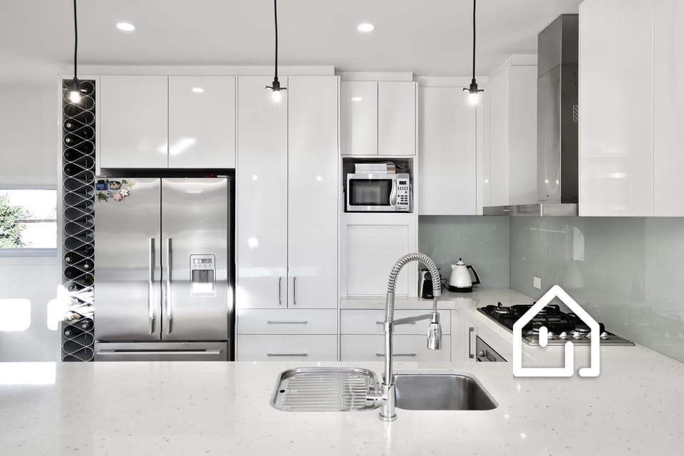 A very well equipped kitchen with all the required modern conveniences