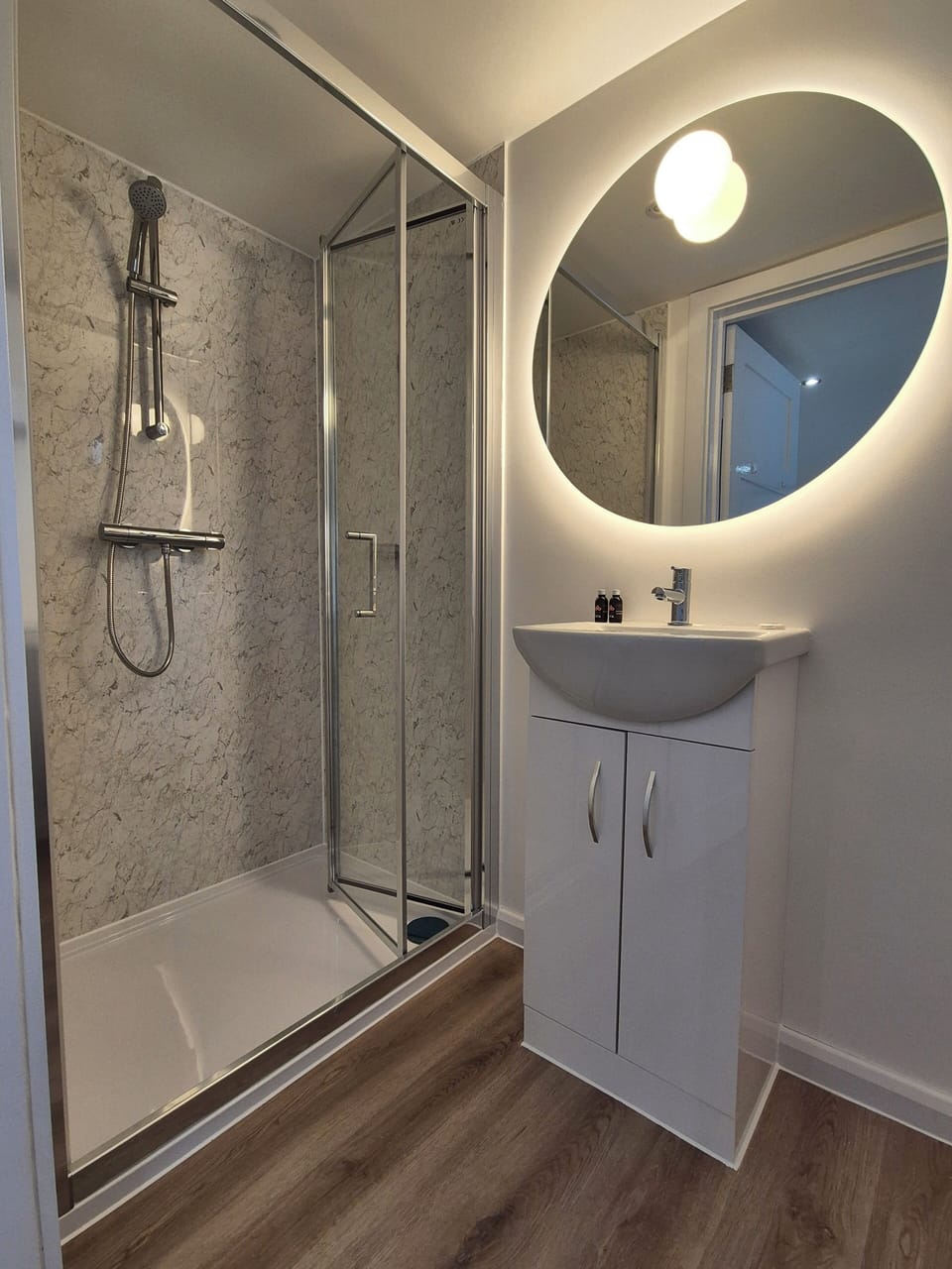 Executive Room | Bathroom | Free toiletries, hair dryer, towels, soap