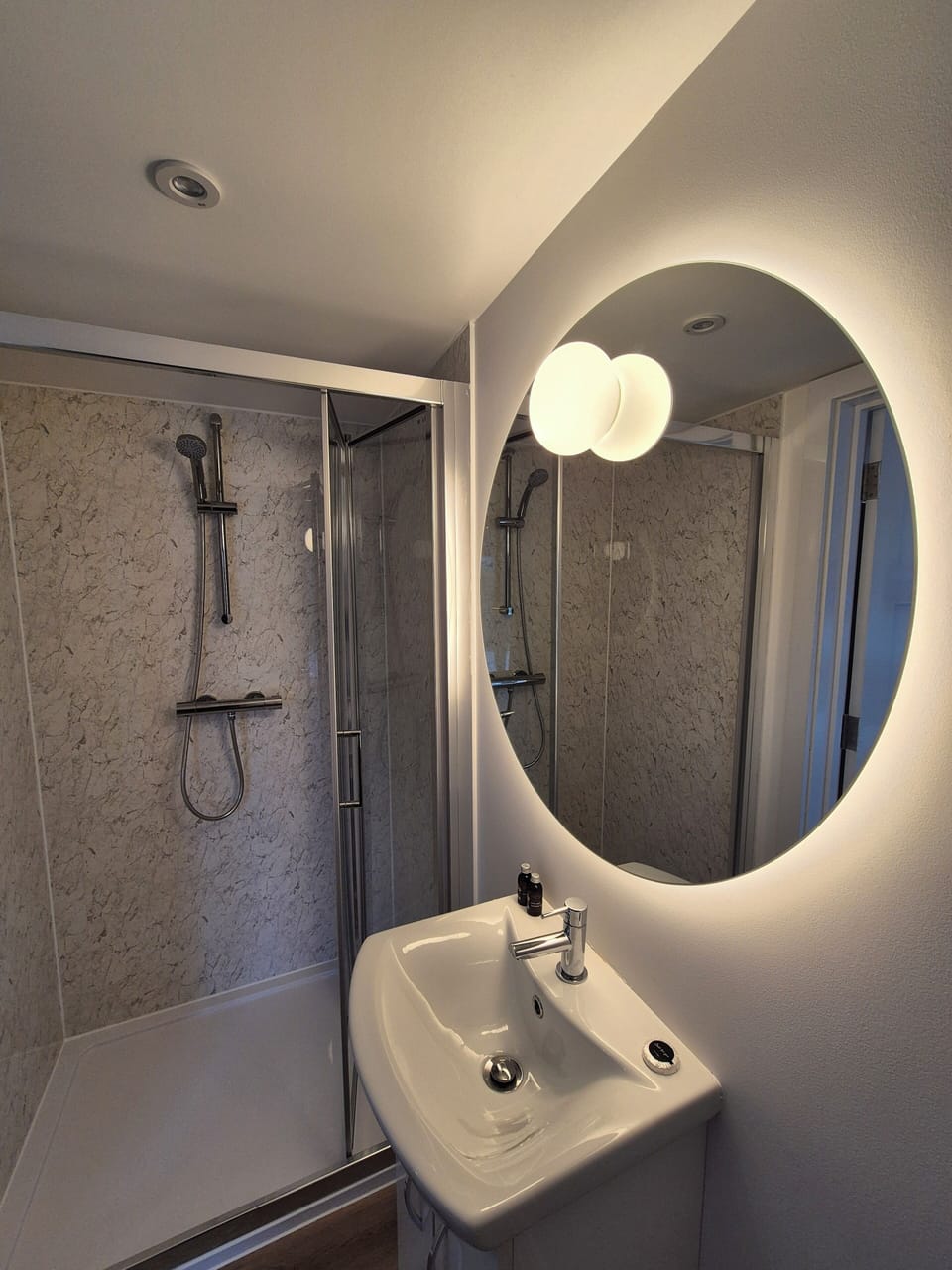 Executive Room | Bathroom | Free toiletries, hair dryer, towels, soap