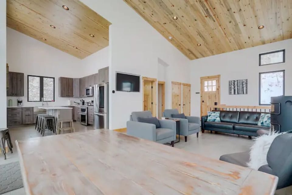 Luminous Elegance: Spacious Great Room with Southern Exposure & Kitchen Overlook