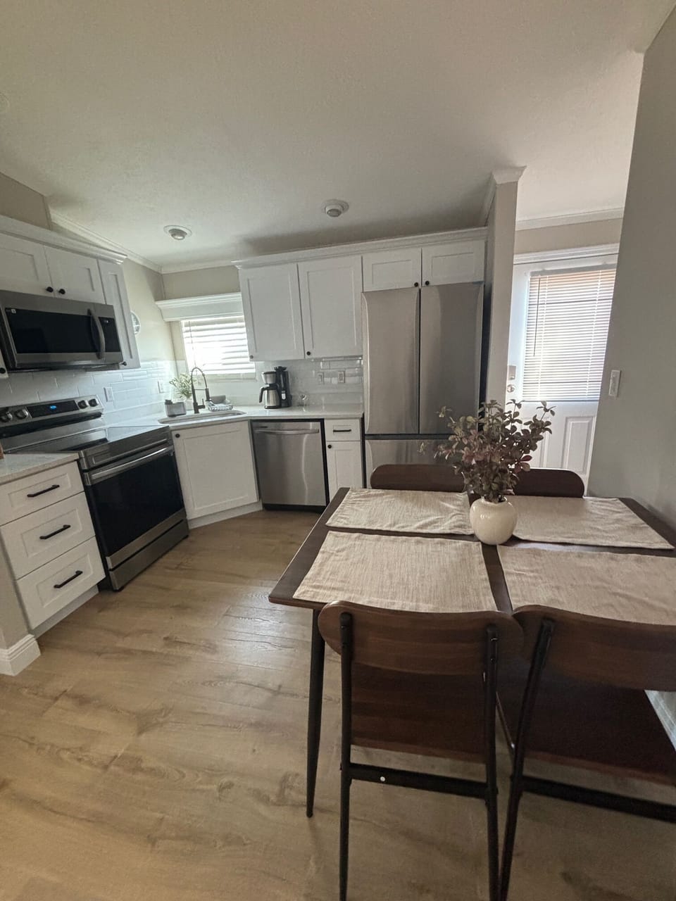 Full kitchen with new appliances