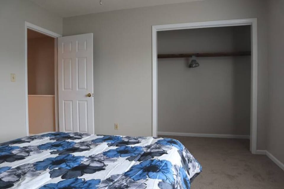 Queen Bedroom 2 w/ Closet