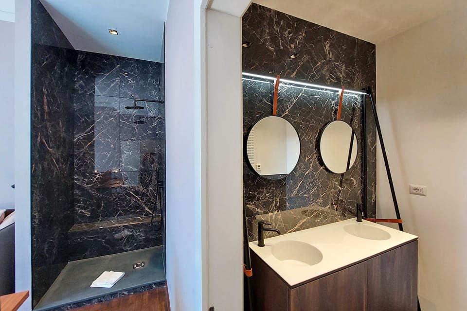 Superior Room | Bathroom | Free toiletries, hair dryer, bidet, towels