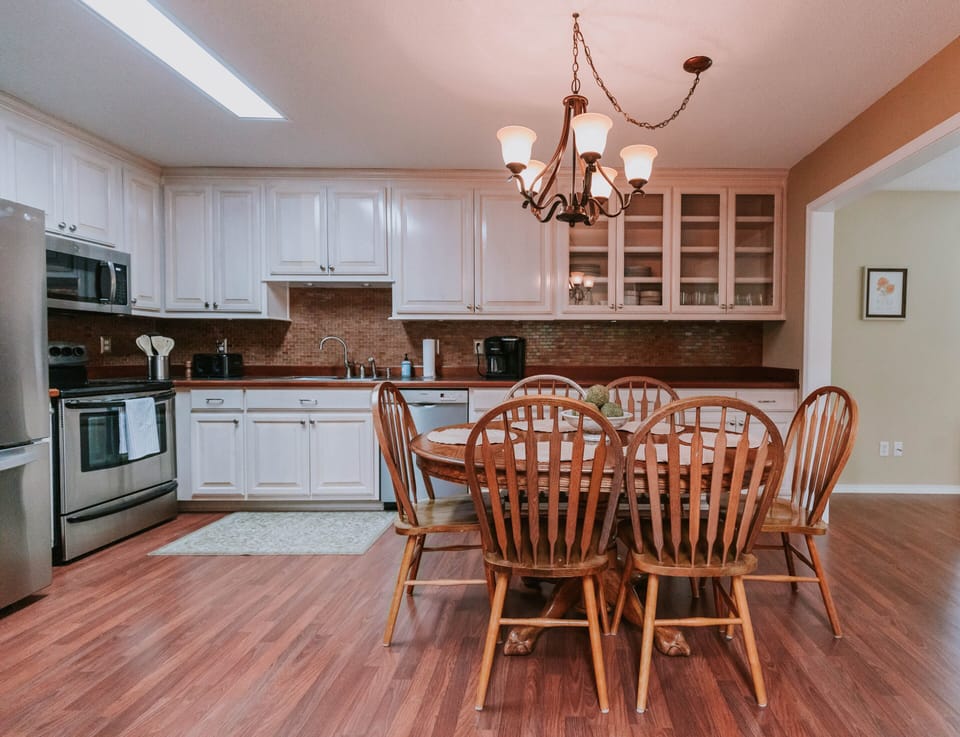 Full kitchen 