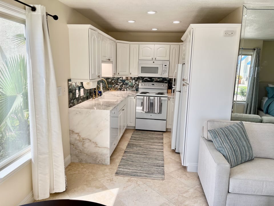 Fully equipped kitchen