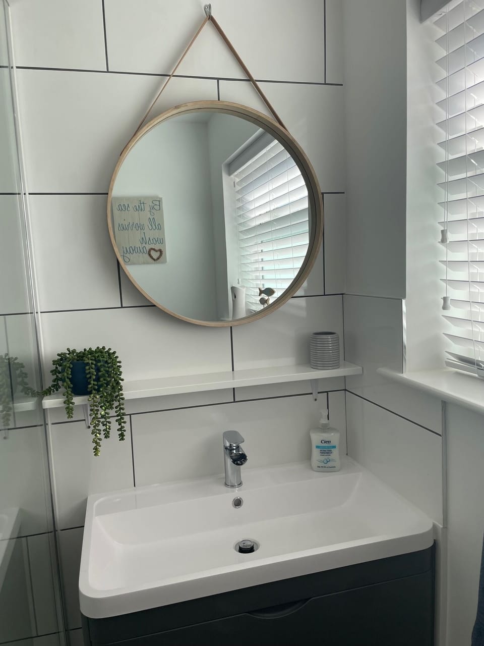 Large sink in shower room