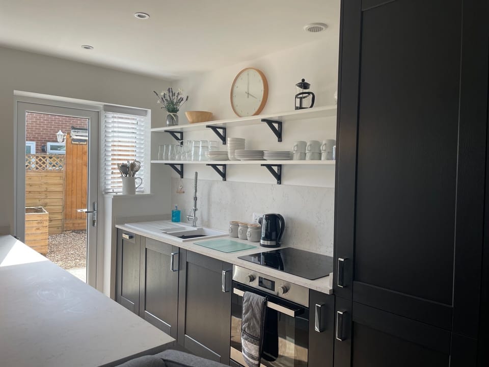 Fully fitted kitchen with integrated appliances