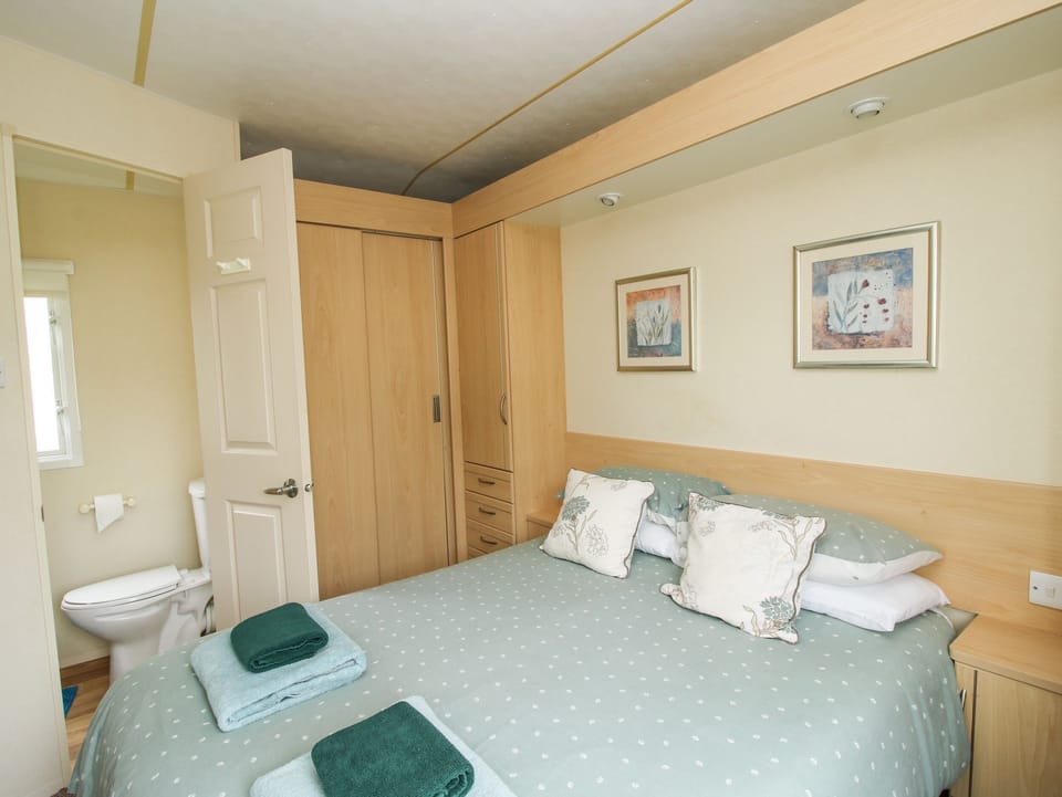 2 bedrooms, individually decorated, individually furnished, free WiFi