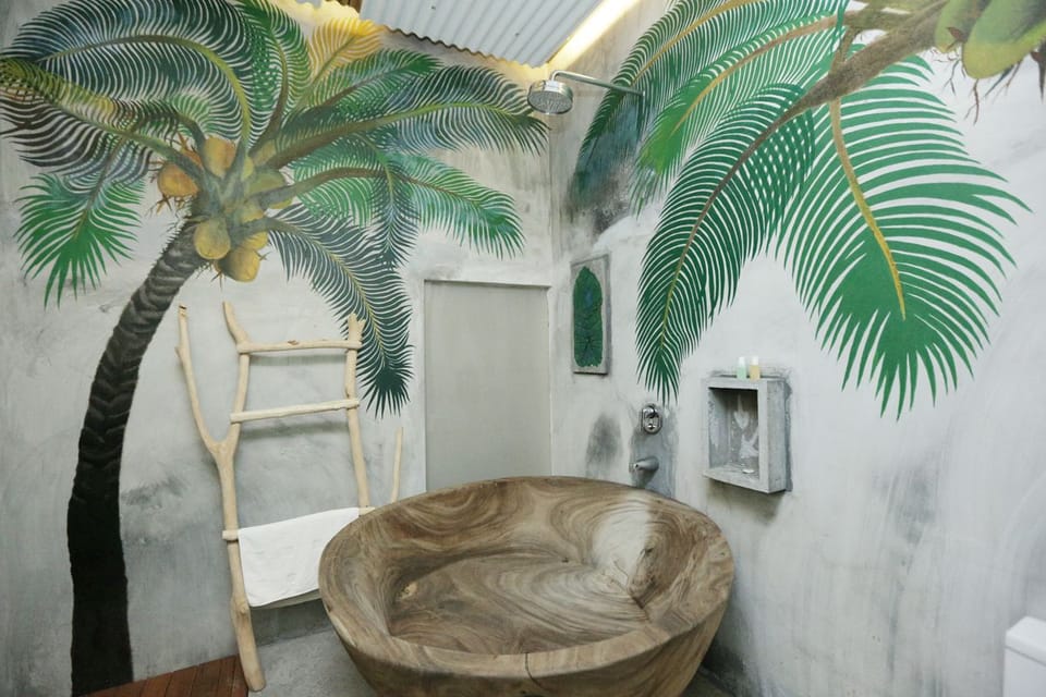 The Palm Tree | Bathroom | Free toiletries, hair dryer, bidet, towels