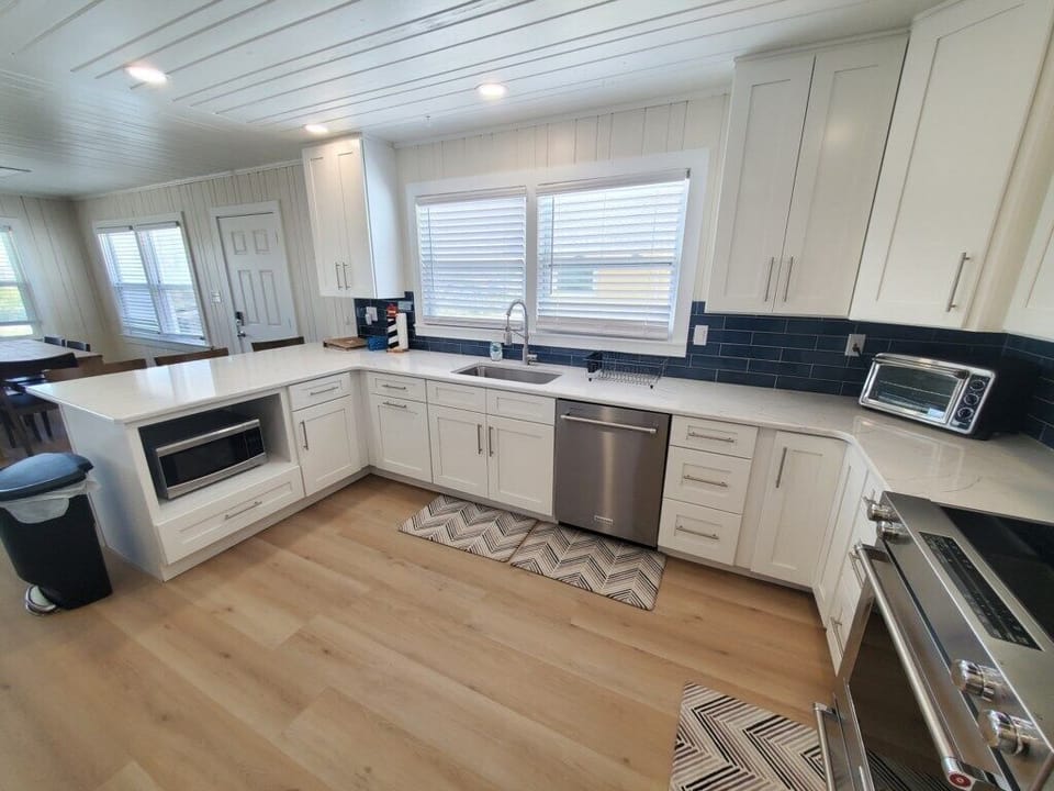 House, Multiple Beds, Pool Access, Beach View | Private kitchen | Fridge, microwave, oven, stovetop