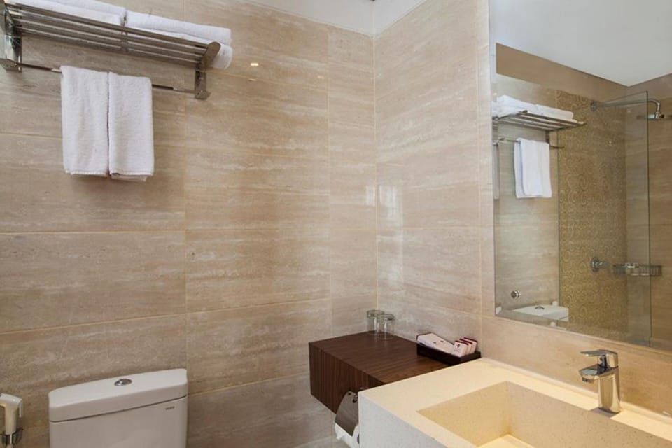 Shower, free toiletries, hair dryer, towels