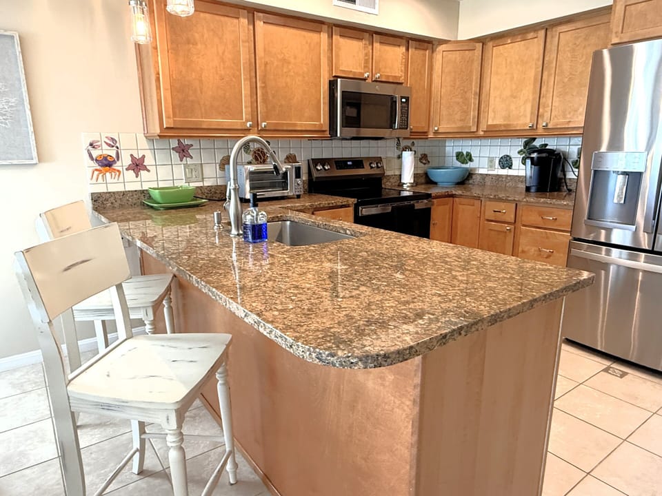 Kitchen with Breakfast Bar