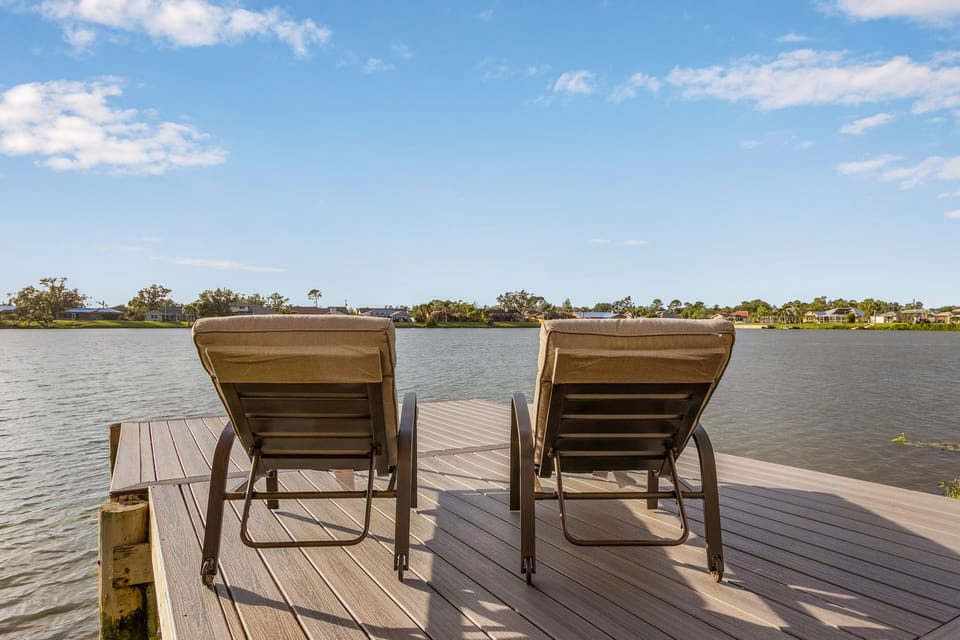 Brand new large dock for sunbathing, wildlife watching, fishing & sunsets.