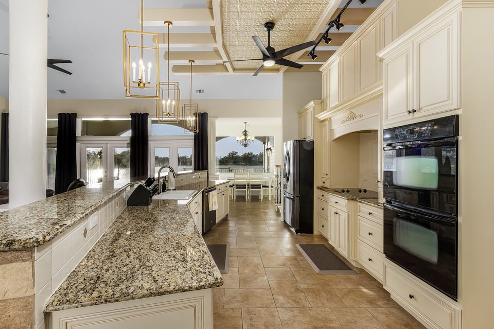 Gorgeous, spacious kitchen. Double ovens & breakfast bar countertop for 6.