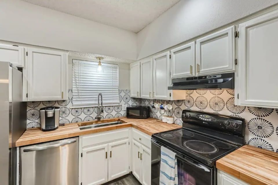 Fully equipped kitchen for meal prep