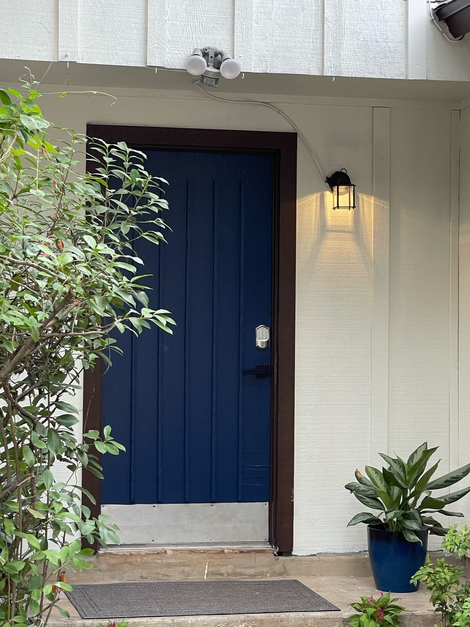 Smart lock for easy check-in